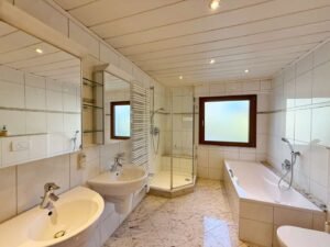 Badezimmer EG