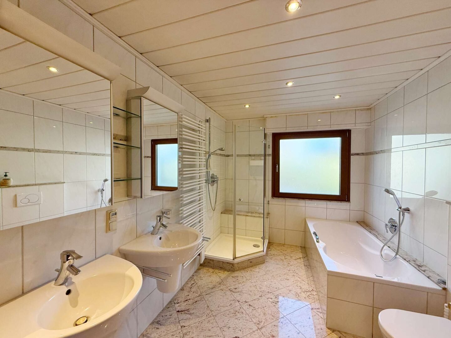 Badezimmer EG